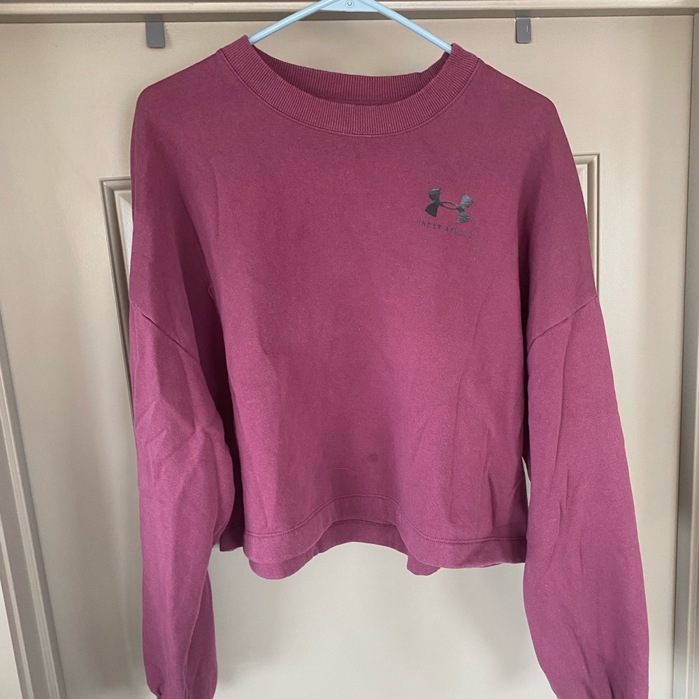 Soft Under Armor crew neck